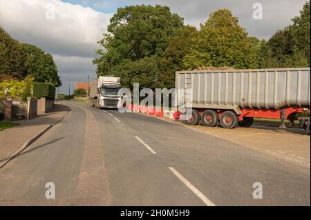 La betterave à sucre est livrée par des camions articulés à l'usine de betterave à sucre de Cantley, à norfolk, en Angleterre Banque D'Images