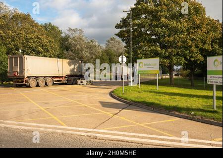 La betterave à sucre est livrée par des camions articulés à l'usine de betterave à sucre de Cantley, à norfolk, en Angleterre Banque D'Images