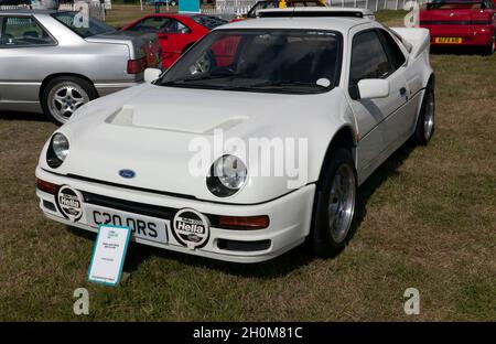 Vue des trois quarts avant de la voiture de rallye a 1984, Ford RS 200 Groupe B, exposée au London Classic car Show 2021 Banque D'Images