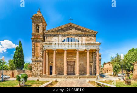 Façade de la cathédrale catholique romaine de Montalcino, dans la province de Sienne, Toscane, Italie Banque D'Images