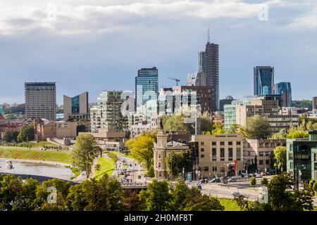 VILNIUS, LITUANIE - 15 AOÛT 2016 : horizon des environs de Snipiskes à Vilnius, Lituanie Banque D'Images