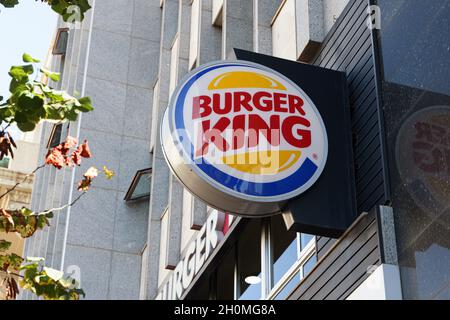 VALENCIA, ESPAGNE - 07 OCTOBRE 2021: Burger King est une chaîne multinationale américaine de restaurants rapides de hamburgers Banque D'Images