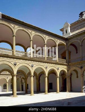 Espagne, Castille-la Manche, Tolède. Hospital de Tavera ou Hospital de San Juan Bautista. Il a été construit dans le style Renaissance entre 1541 et 1603 par l'orde Banque D'Images