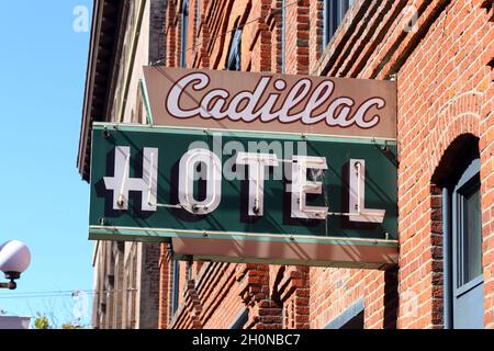Cadillac Hotel, 168 S Jackson St, Seattle, Washington. Panneau au néon représentant un hôtel historique, aujourd'hui la ruée vers l'or du Klondike, du National Park Service Banque D'Images