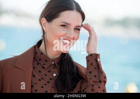 Ivana Loutito participe à la séance photo de la saison 5 de Gomorra lors de la 4e édition du Festival international de Cannes (Canneseries) à Cannes, le 13 octobre 2021, en France.Photo de David Niviere/ABACAPRESS.COM Banque D'Images