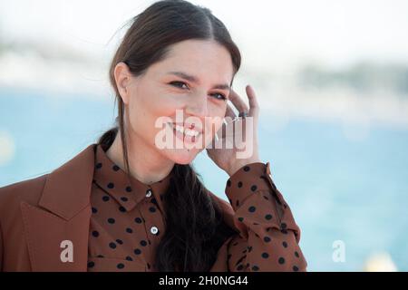Ivana Loutito participe à la séance photo de la saison 5 de Gomorra lors de la 4e édition du Festival international de Cannes (Canneseries) à Cannes, le 13 octobre 2021, en France.Photo de David Niviere/ABACAPRESS.COM Banque D'Images