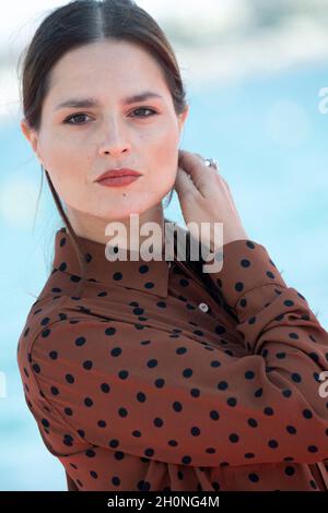 Ivana Loutito participe à la séance photo de la saison 5 de Gomorra lors de la 4e édition du Festival international de Cannes (Canneseries) à Cannes, le 13 octobre 2021, en France.Photo de David Niviere/ABACAPRESS.COM Banque D'Images