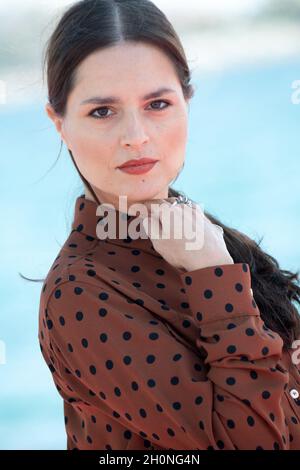 Ivana Loutito participe à la séance photo de la saison 5 de Gomorra lors de la 4e édition du Festival international de Cannes (Canneseries) à Cannes, le 13 octobre 2021, en France.Photo de David Niviere/ABACAPRESS.COM Banque D'Images