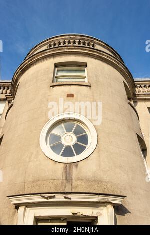 Fenêtre ronde sur la tour de la maison de Shugborough Estate, propriété du National Trust et ancienne maison du photographe Patrick Lord Lichfield Banque D'Images