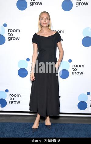 New York, États-Unis.13 octobre 2021.L'actrice Uma Thurman accueille et assiste à la collecte de fonds de l'organisation à but non lucratif « Room to Grow » à la Foundry de long Island City, dans le quartier Queens de New York City, NY, le 13 octobre 2021.(Photo par Anthony Behar/Sipa USA) crédit: SIPA USA/Alay Live News Banque D'Images