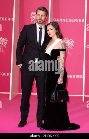 Daan de Pever et Gaelle Garcia Diaz assistent à la cérémonie de clôture lors de la 4ème édition du Festival International de Cannes (Canneseries) à Cannes, le 13 octobre 2021, en France.Photo de David Niviere/ABACAPRESS.COM Banque D'Images