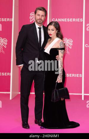 Daan de Pever et Gaelle Garcia Diaz assistent à la cérémonie de clôture lors de la 4ème édition du Festival International de Cannes (Canneseries) à Cannes, le 13 octobre 2021, en France.Photo de David Niviere/ABACAPRESS.COM Banque D'Images