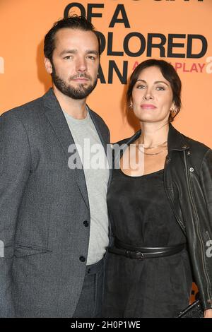Laura Benanti et son mari Patrick Brown assistent à la soirée d'ouverture de Broadway « THOUGHTS OF A COLDRED MAN » le 13 octobre 2021 au Golden Theatre de New York, New York, États-Unis.Il s'agit de la première pièce de l'histoire de Broadway à être écrite, dirigée par, avec la vedette et le plomb produits par des artistes noirs.Robin Platzer/ Twin Images/ Credit: SIPA USA/Alamy Live News Banque D'Images
