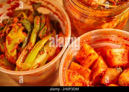 Récipients de kimchi, le plat national de Corée. Banque D'Images