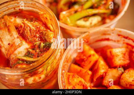 Récipients de kimchi, le plat national de Corée. Banque D'Images