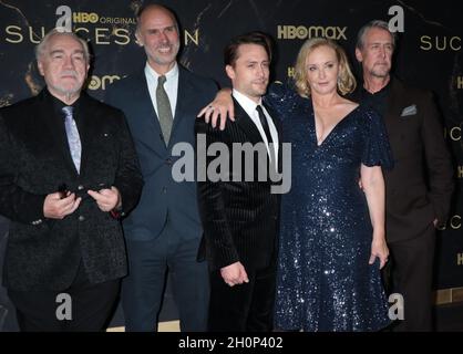 12 octobre 2021.Brian Cox, Jesse Armstrong, Kieran Culkin, J. Smith-Cameron,Alan Ruck assister à la première saison 3 de la « concession » d'HBO au Musée américain d'Histoire naturelle de New York le 12 octobre 2021 crédit: RW/MediaPunch Banque D'Images