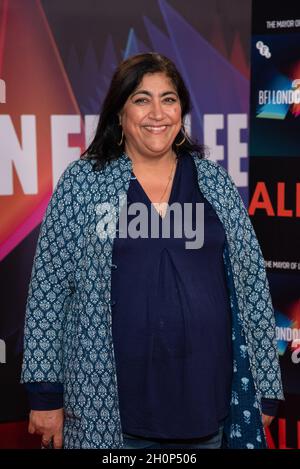 Londres, Royaume-Uni.13 octobre 2021.Gurinder Chadha assiste à la première britannique « Ali & Ava », 65e BFI London film Festival au Royal Festival Hall.(Photo de Loredana Sangiuliano/SOPA Imag/Sipa USA) crédit: SIPA USA/Alay Live News Banque D'Images