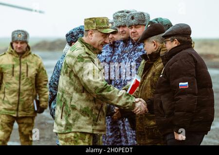 Voronezh, Russie.03ème avril 2019.Le commandant du district, le général Igor Golloyev, communique avec les dirigeants des différentes directions pendant la phase de terrain de l'exercice.Un exercice tactique et spécial complexe a eu lieu dans la région de Voronezh.Y ont assisté des employés et des militaires de la Garde nationale et des bureaux régionaux des services de l'électricité de l'État.(Photo de Mihail Siergiejewicz/SOPA Imag/Sipa USA) crédit: SIPA USA/Alay Live News Banque D'Images