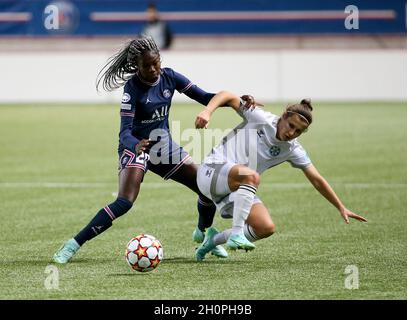 Paris, France, 13 octobre 2021, Aminata Diallo du PSG, Olha Ovdiychuk de Kharkiv pendant la Ligue des champions de l'UEFA, match de football du Groupe B entre Paris Saint-Germain (PSG) et le FC Kharkiv le 13 octobre 2021 au stade Jean Bouin à Paris, France - photo Jean Catuffe / DPPI Banque D'Images