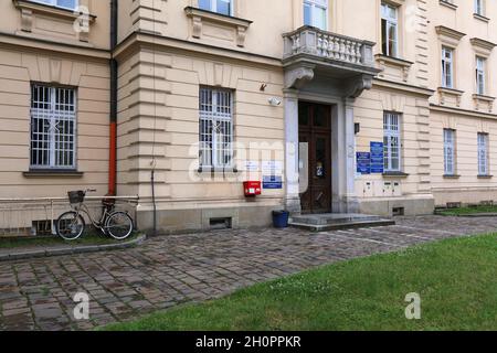 CRACOVIE, POLOGNE - 3 JUILLET 2021 : Hôpital universitaire (Szpital Uniwersytecki) à Cracovie, Pologne. Banque D'Images