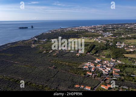 Madalena Pico Island Açores vignoble vin raisins protégés par la pierre de lave vue aérienne panorama Banque D'Images