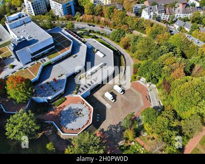 WUPPERTAL, ALLEMAGNE - 19 SEPTEMBRE 2020: Université de Wuppertal (nom officiel allemand: Bergische Universitat Wuppertal, ou BUW) campus vue aérienne dans Banque D'Images