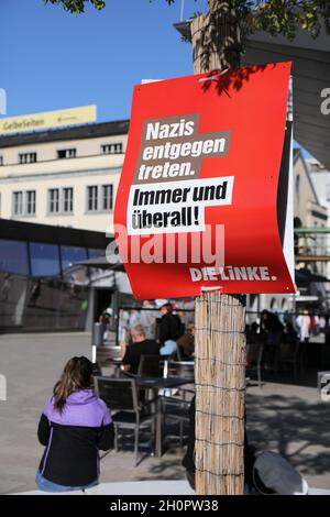 WUPPERTAL, ALLEMAGNE - 19 SEPTEMBRE 2020 : les affiches électorales de Die Linke (la gauche) le parti politique avant le deuxième tour vote pour les élections locales dans le Nord du Rhin Banque D'Images