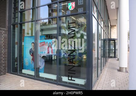 HERNE, ALLEMAGNE - 17 SEPTEMBRE 2020 : Finanzamt (bureau fiscal) à Herne, Allemagne. Finanzamt est une autorité locale qui administre les impôts. Banque D'Images