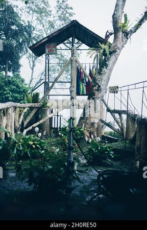 LAC SEBU, PH - AOÛT29, 2021: La zone de rigeage dans la station de tyrolienne dans les premières chutes "Hikong Alo" des sept chutes du lac Sebu dans le lac Sebu, pH Banque D'Images