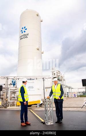 Amsterdam, Niederlande.14 octobre 2021.Roi Willem-Alexander des pays-Bas à Orgaworld à Amsterdam, le 14 octobre 2021, pour ouvrir la première installation néerlandaise de bioGNL ( gaz naturel liquéfié) à Amsterdam, les trois initiateurs sont Renewi, Nordsol et Shell Credit: Albert Nieboer/Netherlands OUT/point de vue OUT/dpa/Alay Live News Banque D'Images