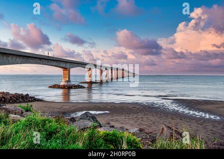 Pont de la Confédération traversant le passage Abegweit du détroit de Northumberland, Canada Banque D'Images