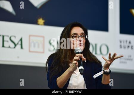 Michela Marzano lors de la Foire internationale du livre de Turin le 14 octobre 2021 à Turin, Italie.La Foire internationale du livre de Turin revient à Lingotto Fiere après près de deux ans après le début de la pandémie de Covid 19. Banque D'Images