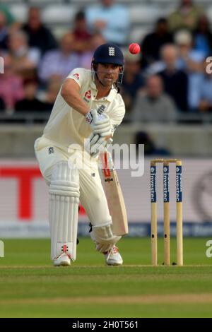 Les chauves-souris Alastair Cook d'Angleterre lors du premier test de match entre l'Angleterre et les Antilles au terrain de cricket d'Edgbaston, Birmingham.Date de la photo: Jeudi 17 août 2017.Le crédit photo devrait se lire comme suit : Anthony Devlin/Empics Contributor Banque D'Images