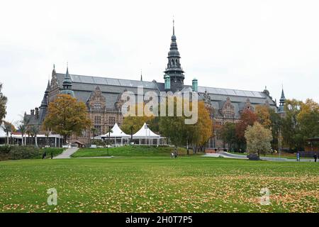 Le Nordic Museum (Suédois: Nordiska museet) est un musée situé sur Djurgården, une île du centre de Stockholm, en Suède, dédié à l'histoire culturelle et à l'ethnographie de la Suède dès le début de la période moderne.Photo de Stockholm, Suède, dimanche après-midi. Banque D'Images