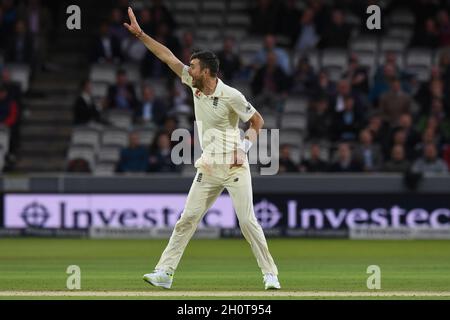 James Anderson, en Angleterre, interjette appel au cours de la deuxième journée du troisième match test d'Investec au terrain de cricket de Lord, à Londres Banque D'Images