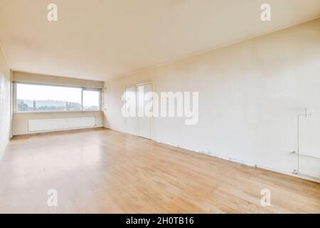 Chambre laminée vide sans meubles - intérieur moderne, maison neuve Banque D'Images
