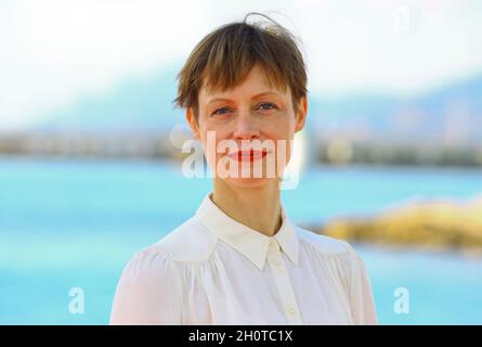 Cannes, Frankreich.13 octobre 2021.Cannes, France - 13 octobre 2021 : Canneseries, International Series Festival et MIPCOM avec l'actrice allemande Katharina Marie Schubert de la TV Drama Ferdinand von Schirach - Glauben (l'allégation).Mandoga Media Allemagne crédit: dpa/Alay Live News crédit: dpa Picture Alliance/Alay Live News Banque D'Images