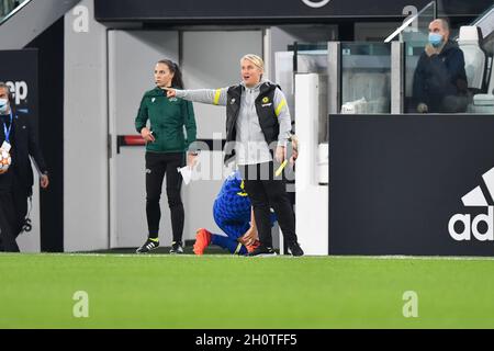 Turin, Italie.13 octobre 2021.Emma Hayes, directrice de Chelsea, a été vue lors du match de l'UEFA Women's Champions League entre Juventus et Chelsea au stade Juventus de Turin.(Crédit photo : Gonzales photo/Alamy Live News Banque D'Images