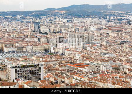 Marseille, France ; 29 mars 2011 : vue panoramique de notre-Dame de la Garde. Banque D'Images