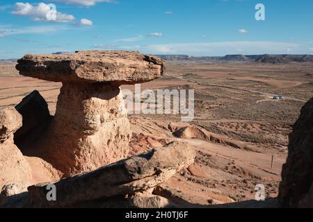 Vue panoramique sur les Bardenas Reales, Navarre, Espagne.Formations de grès uniques érodées par le vent et l'eau Banque D'Images