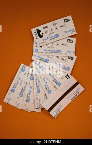 Illustration des tickets de métro, à Paris, France, le 14 octobre 2021.Comme la RATP a progressivement commencé à cesser de vendre des billets de métro à partir du 14 octobre 2021.Photo de Raphael Lafargue/ABACAPRESS.COM Banque D'Images