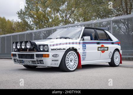 MONTMELO, ESPAGNE-10 OCTOBRE 2021 : 1989 Lancia Delta integrale HF 16V 'Martini' Banque D'Images