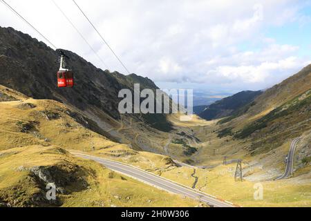 L'emblématique Transfagarasan Highway du côté nord, dans les montagnes Fagaras, Transylvanie, Roumanie Banque D'Images