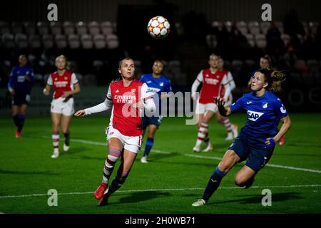 Londres, Royaume-Uni.14 octobre 2021.Noelle Maritz (16 Arsenal) en action pendant le match de groupe de la Ligue des champions de l'UEFA Womens entre Arsenal et TSG 1899 Hoffenheim à Meadow Park à Londres, en Angleterre.Crédit: SPP Sport presse photo./Alamy Live News Banque D'Images