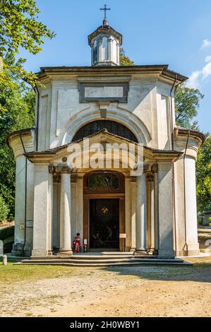 Deux chapelles dans la montagne sacrée d'Orta, site classé au patrimoine mondial de l'UNESCO Banque D'Images