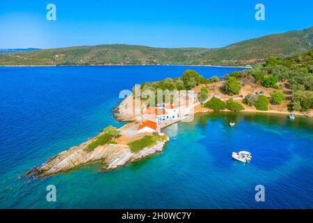 Agia Kiriaki est un village de pêcheurs traditionnel et un port de Trikeri, Magnesia, Pélion, Grèce. Banque D'Images