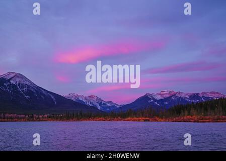 Dawn, lacs Vermilion, parc national Banff, Alberta, canada Banque D'Images