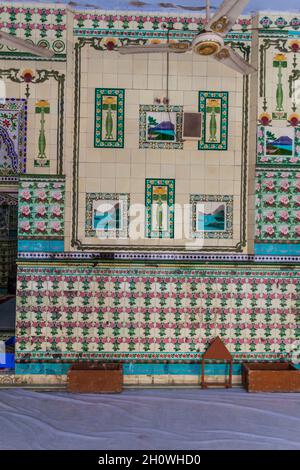 DHAKA, BANGLADESH - 20 NOVEMBRE 2016 : décoration intérieure de la Mosquée étoile Tara Masjid à Dhaka, Bangladesh Banque D'Images