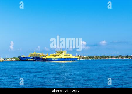 Bateaux de ferry à Isla Mujeres, Mexique, 2021 Banque D'Images