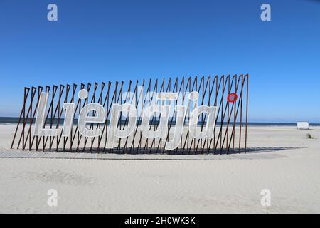 Plage de sable blanc à Liepeja, dans l'ouest de la Lettonie Banque D'Images